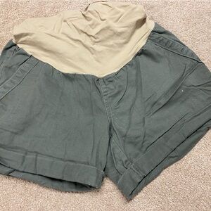 Maternity shorts, green